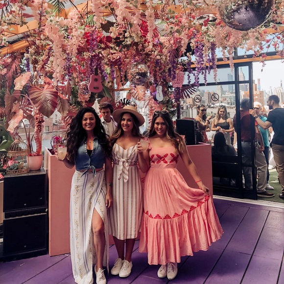 Meet your Posher, Alyssa - Picture 3 of 3